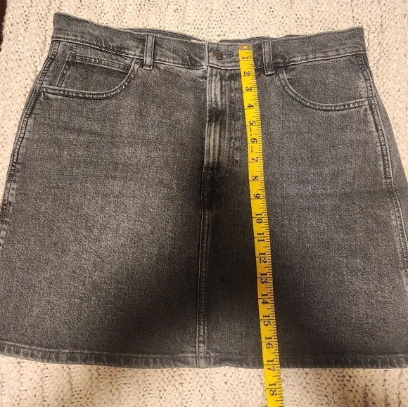 The Perfect Denim Mini: Everlane Way-High - Size 31 - Picture 4 of 6